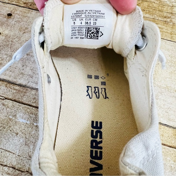 Converse Size 6 Elastic Heel Low-Top Sneakers - Picture 13 of 15
